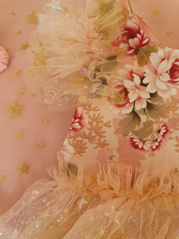 Floral event dress for children perfect for special occasions such as wedding, birthdays or family photos.